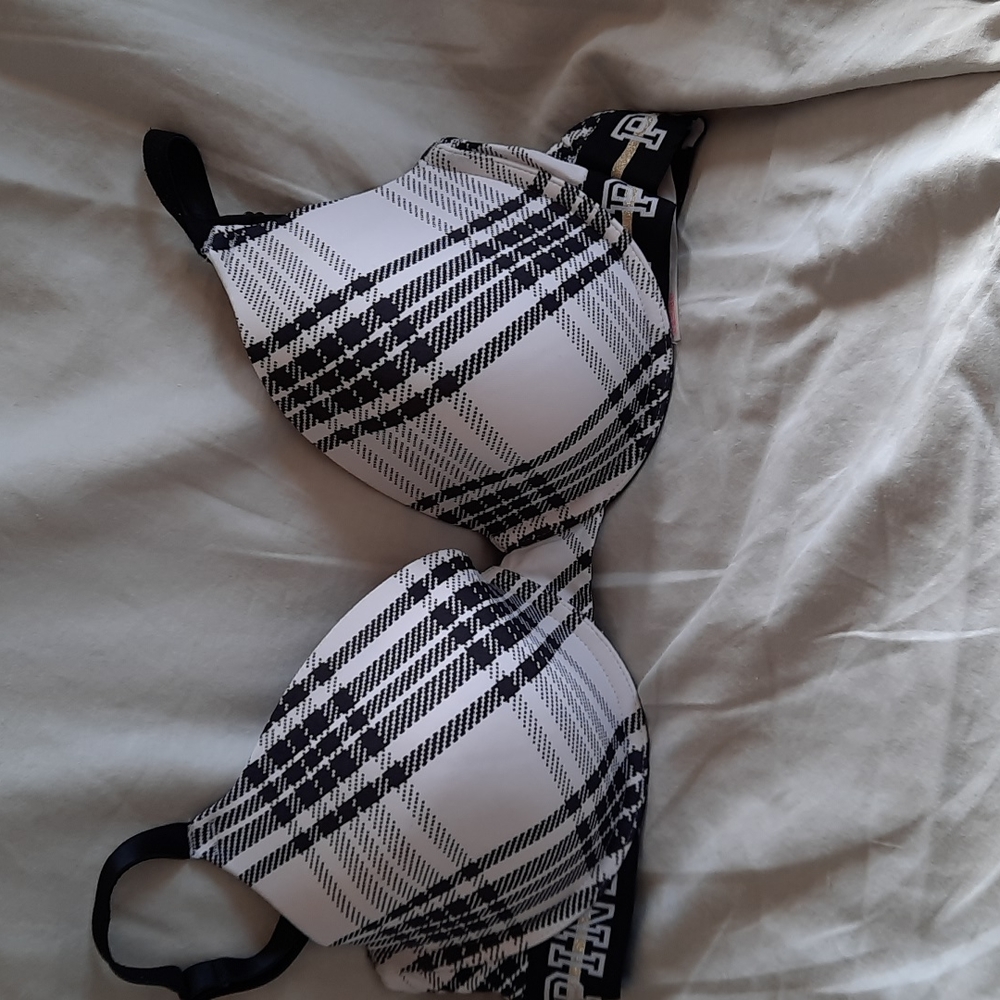 Pink Victoria Secret 36d t-shirt bra